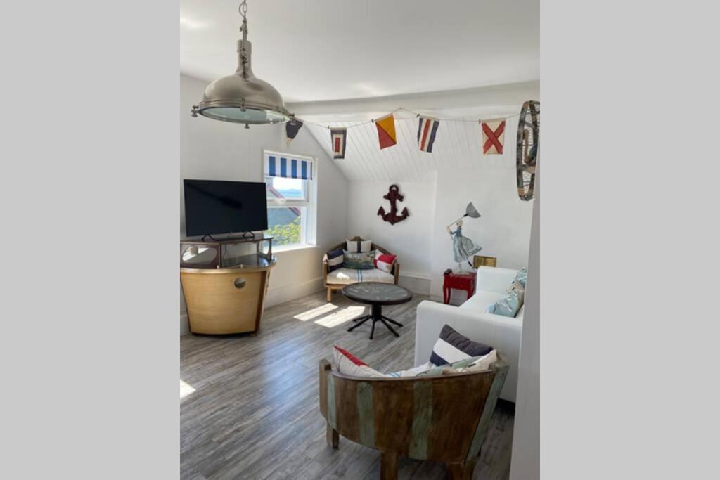 Seagulls Rest Marine Themed Seaview Apartment Criccieth Eksteriør billede