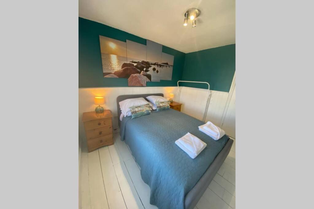 Seagulls Rest Marine Themed Seaview Apartment Criccieth Eksteriør billede